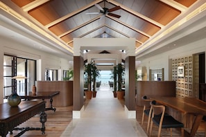 Lounge - The Hiramatsu Hotels & Resorts Ginoza (Ginoza)