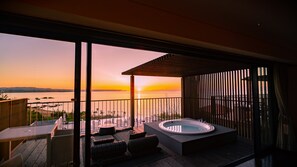 Executive Twin Room | Beach/ocean view - The Hiramatsu Hotels & Resorts Ginoza (Ginoza)