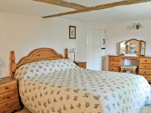 4 bedrooms, free WiFi, bed sheets - 4 bedroom accommodation in Mellis (Mellis)