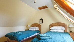 3 bedrooms, WiFi (free), bed sheets - 3 bedroom accommodation in Lochearnhead (Lochearnhead)