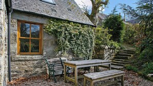 Outdoor dining - 3 bedroom accommodation in Lochearnhead (Lochearnhead)