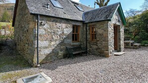 Exterior - 3 bedroom accommodation in Lochearnhead (Lochearnhead)