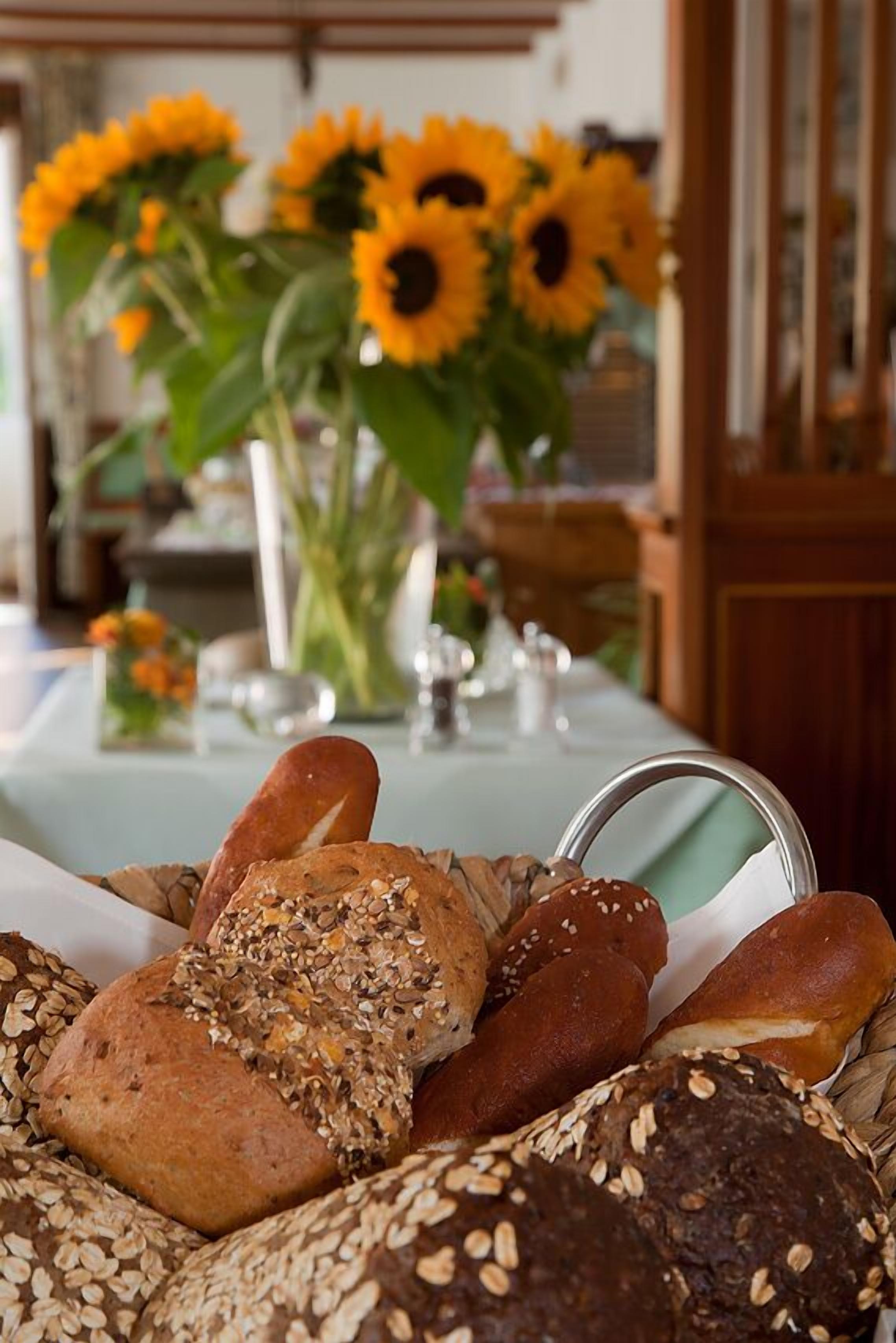 daily continental breakfast (eur 12 per person)