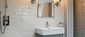 A traditional Lakeland cottage situated in the heart of Portinscale village.