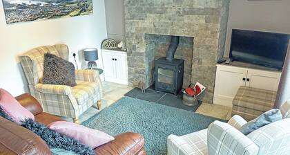 A traditional Lakeland cottage situated in the heart of Portinscale village.