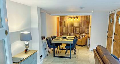 A traditional Lakeland cottage situated in the heart of Portinscale village.