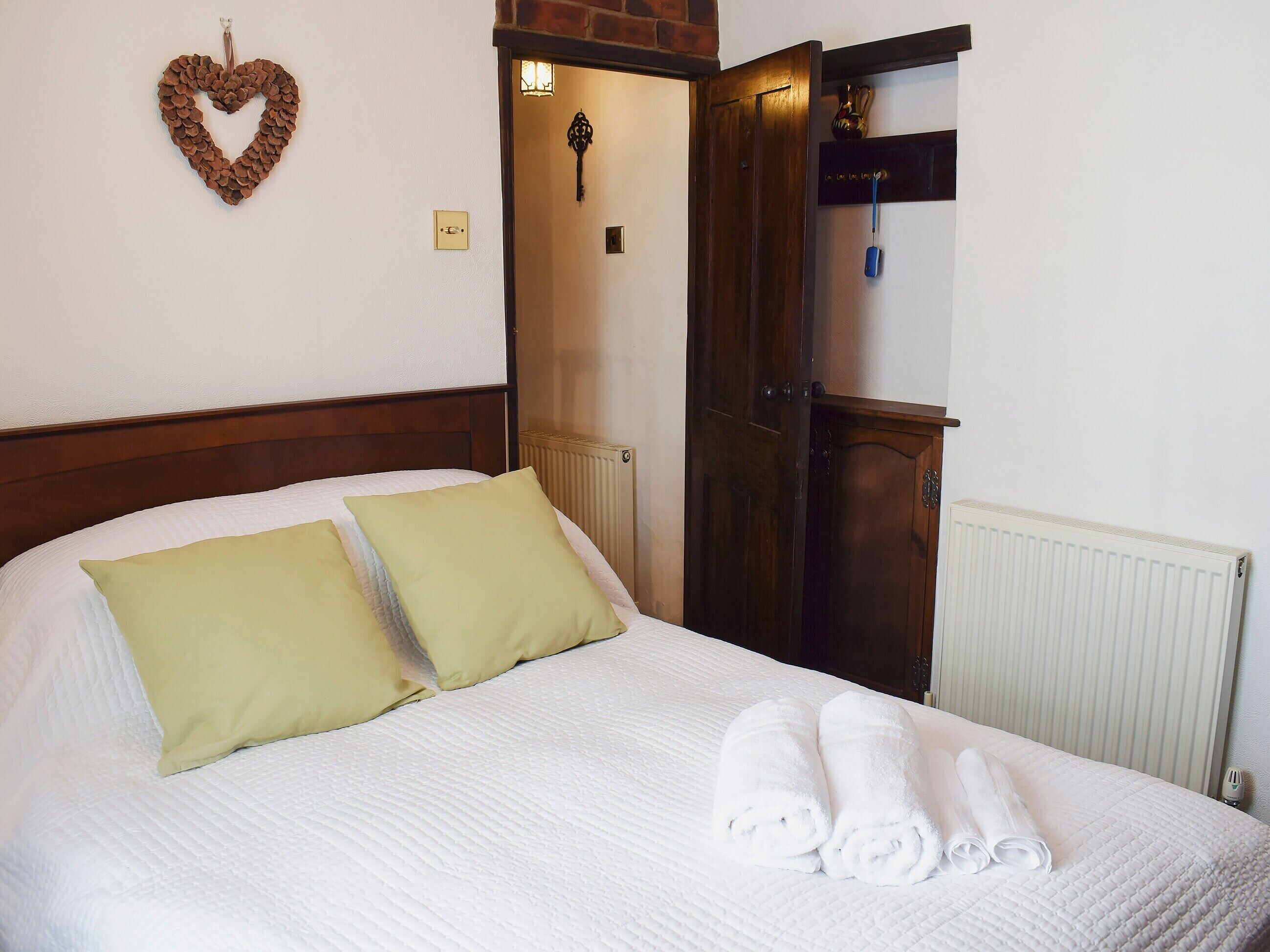 3 bedrooms, free WiFi, bed sheets