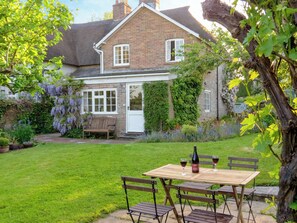 Outdoor dining - 2 bedroom accommodation in Lower Bockhampton (Lower Bockhampton)
