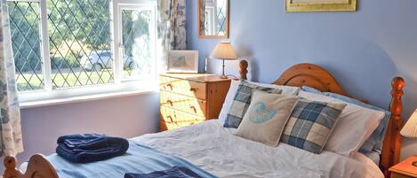 3 عدّة غرف نوم وواي فاي مجانًا وملاءات أسرّة