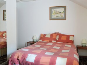 2 bedrooms, bed sheets