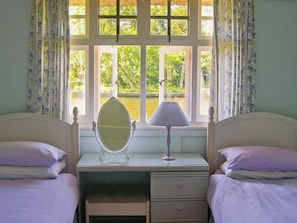 3 bedrooms, bed sheets