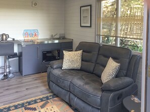 Living area - 1 bedroom accommodation in Sandown (Sandown)