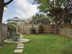 Property grounds - 1 bedroom accommodation in Sandown (Sandown)