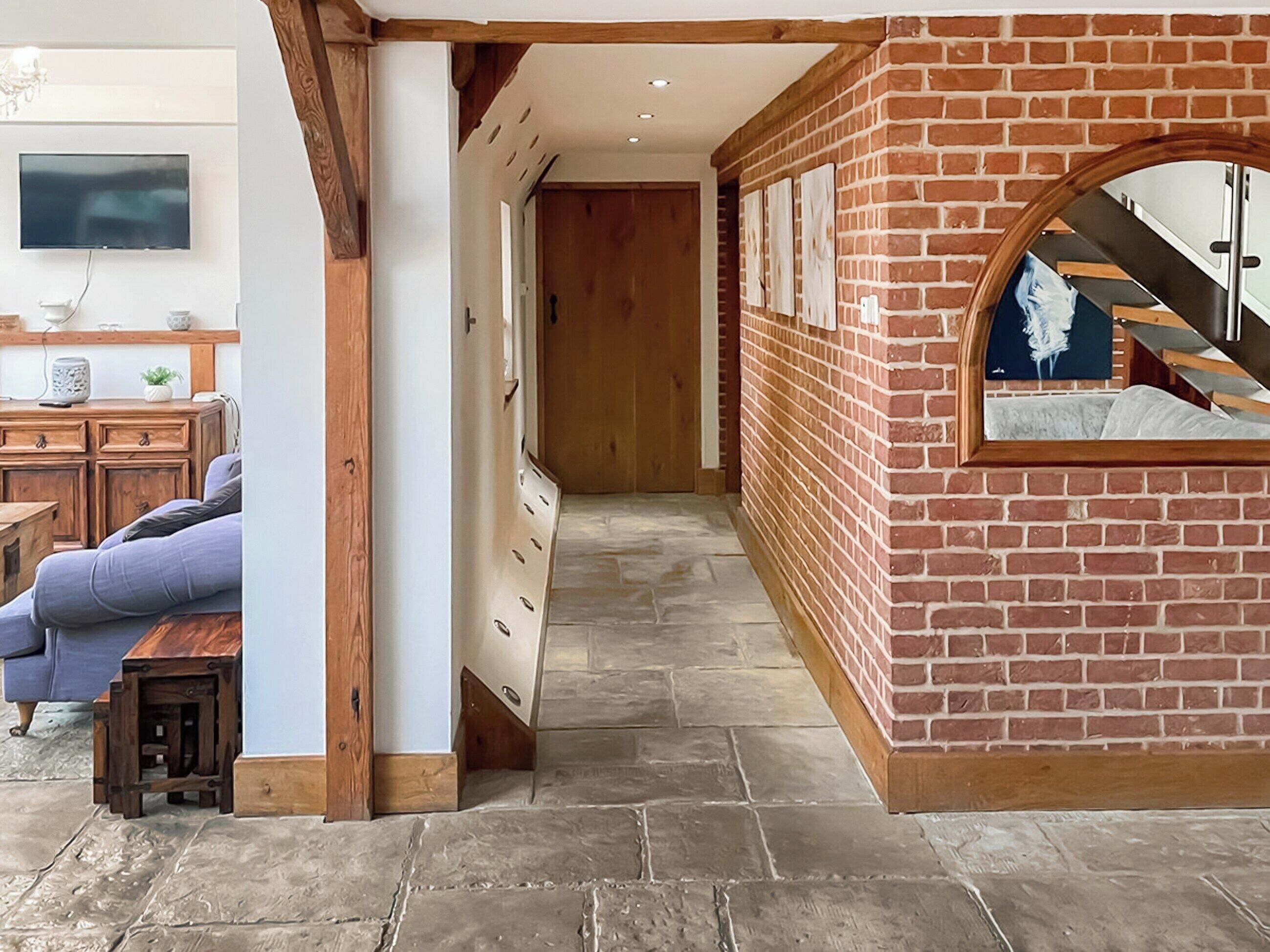 6 bedrooms, free WiFi, bed sheets