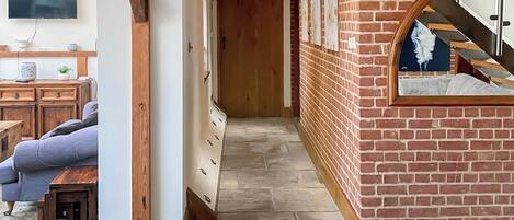 6 bedrooms, free WiFi, bed sheets