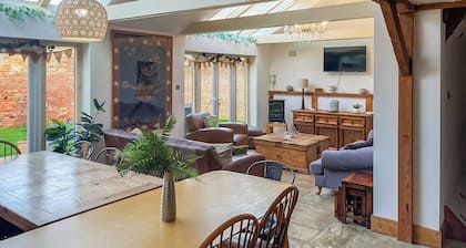 6 bedroom accommodation in Bradwell, near Gorleston