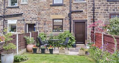 2 bedroom accommodation in Glossop