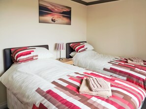 3 bedrooms, free WiFi, bed sheets, wheelchair access - 3 bedroom accommodation in Southerness (Southerness)