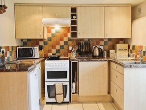 Private kitchen - 1 bedroom accommodation in Llandovery (Llandovery)