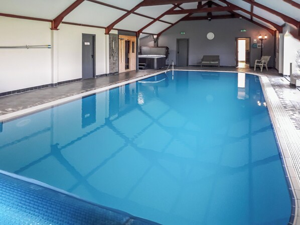 Indendørs pool