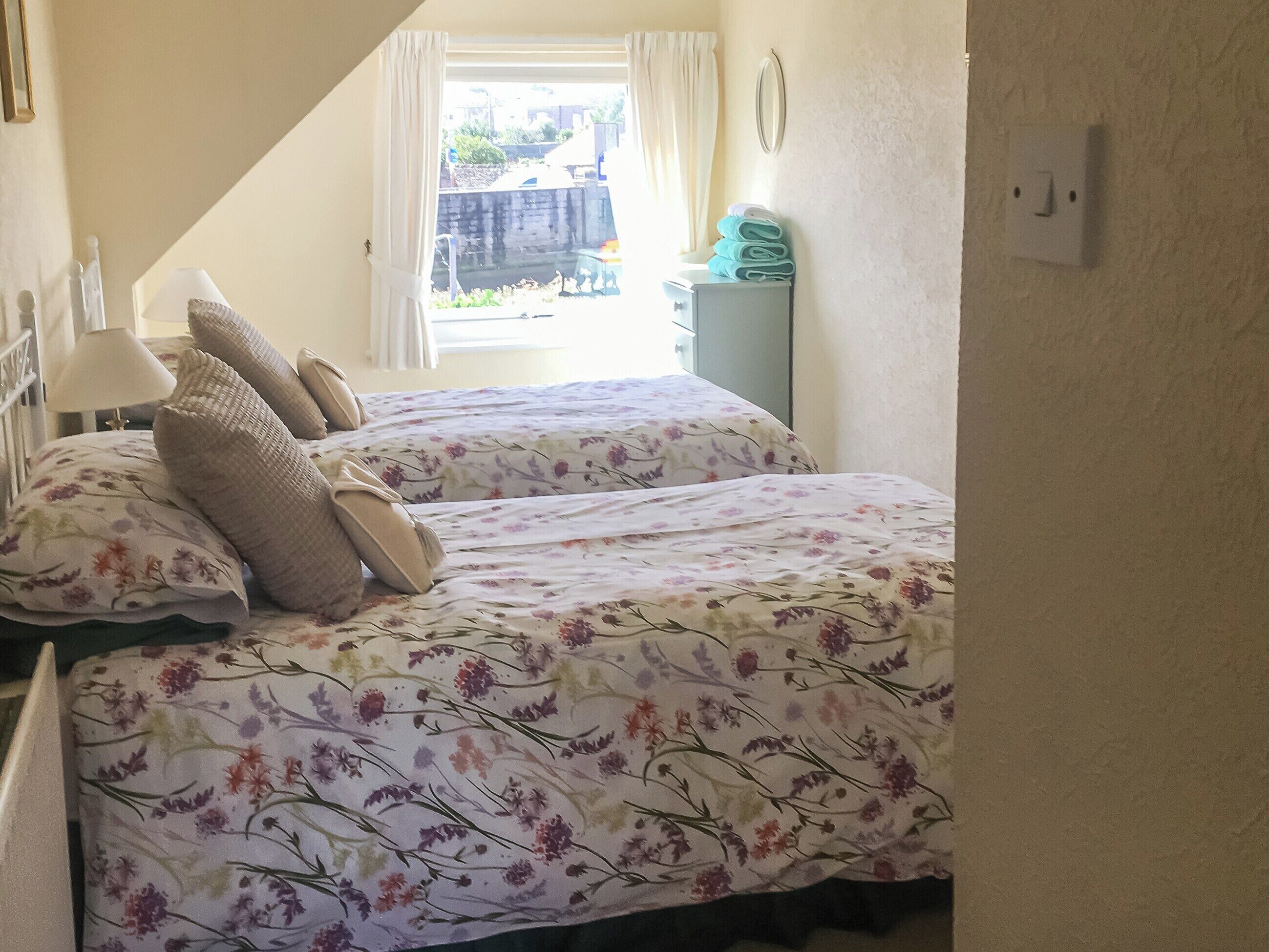 2 bedrooms, bed sheets