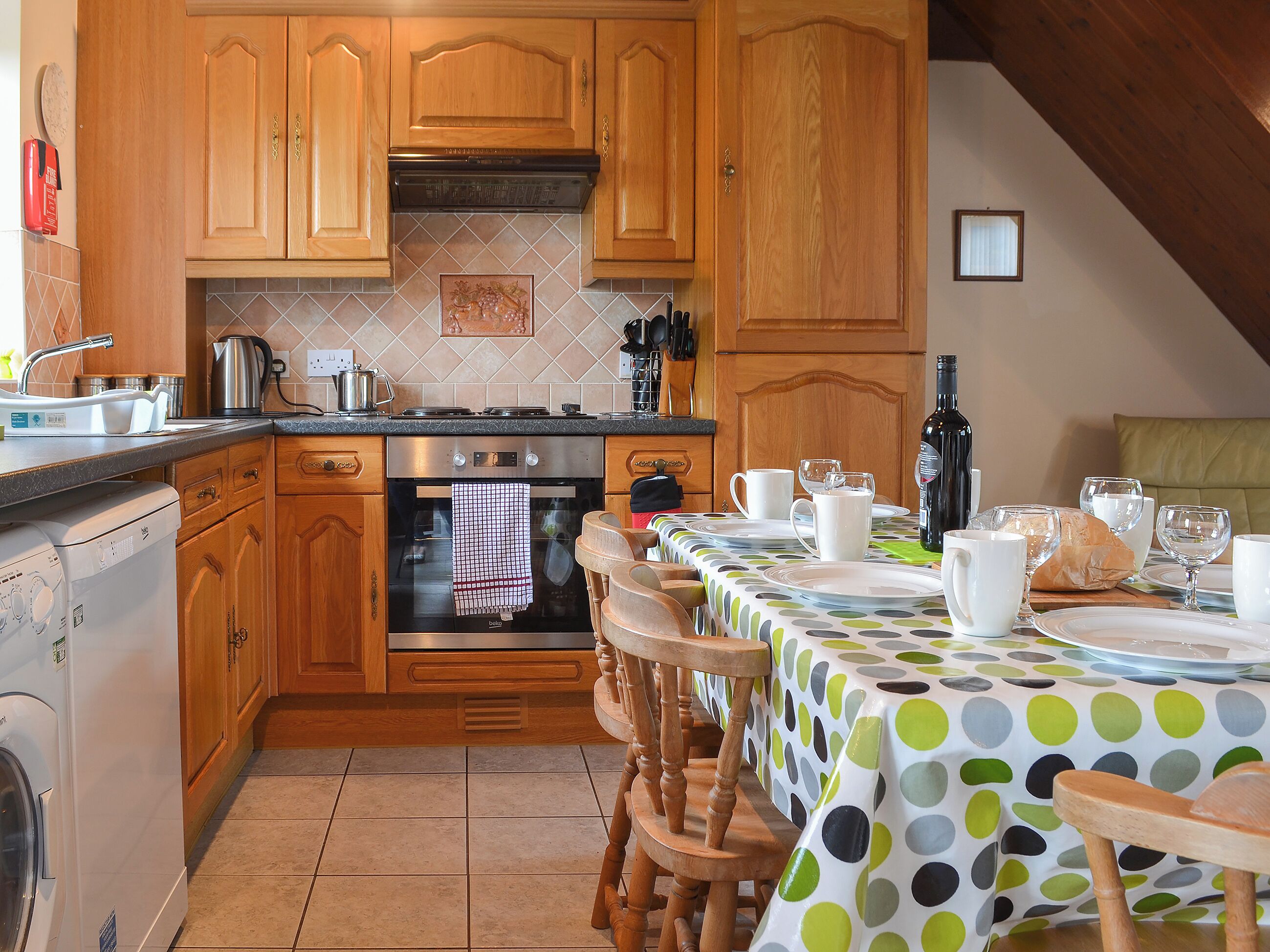 Geschirrspüler, Hochstuhl, Kochgeschirr/Geschirr/Besteck