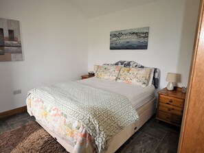 1 bedroom, bed sheets