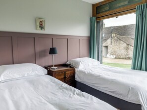 2 bedrooms, free WiFi, bed sheets - The Barn at Daubeneys (Colerne, near Bath)