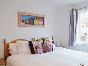 3 bedrooms, free WiFi, bed sheets - 3 bedroom accommodation in Wells-next-the-Sea (Wells-next-the-Sea)