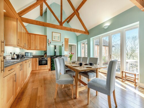 3 bedroom accommodation in Netton, near Salisbury