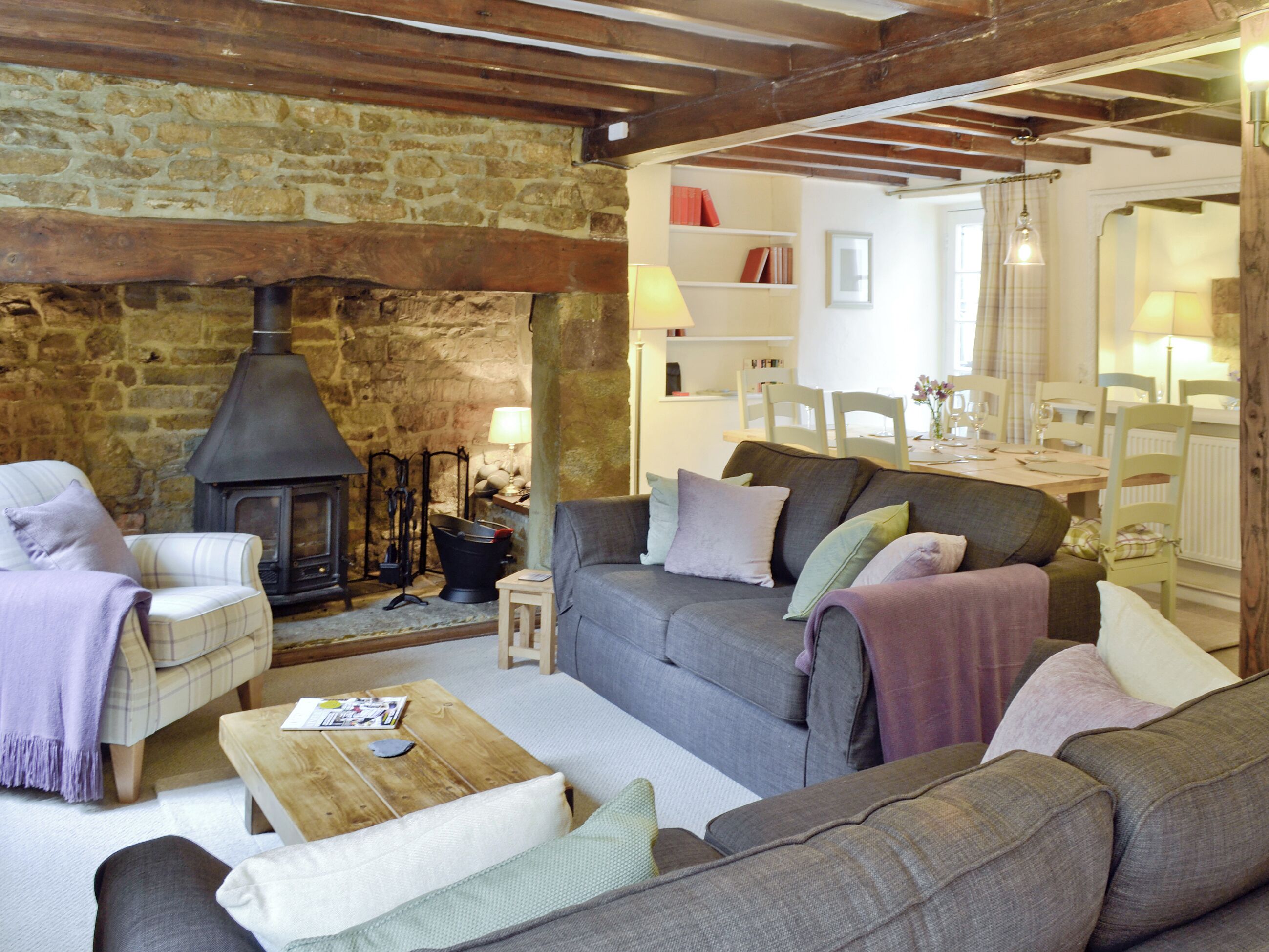 Een open haard en een videogameconsole