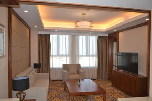 Junior Suite, Non Smoking | Egyptian cotton sheets, premium bedding, in-room safe, desk - Hôtel Kaloum (Conakry)