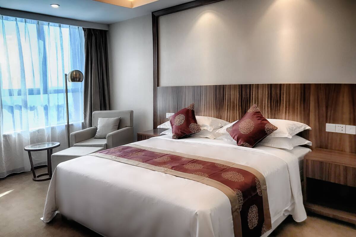 Egyptian cotton sheets, premium bedding, in-room safe, desk