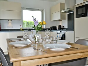 Dining - 3 bedroom accommodation in Brancaster Staithe, near Hunstanton (Brancaster Staithe, near Hunstanton)