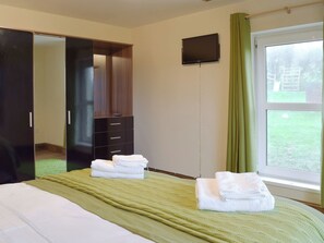 3 bedrooms, free WiFi, bed sheets