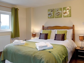 3 bedrooms, free WiFi, bed sheets - 3 bedroom accommodation in Kidwelly (Kidwelly)