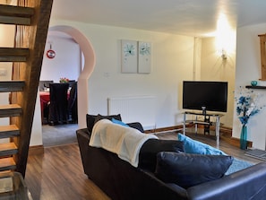 TV, fireplace - 3 bedroom accommodation in Kidwelly (Kidwelly)