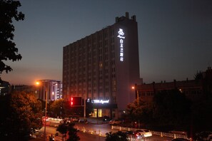 Front of property – evening/night - Magnotel Nanjing Jiangning Shengtai West Road (Nanjing)
