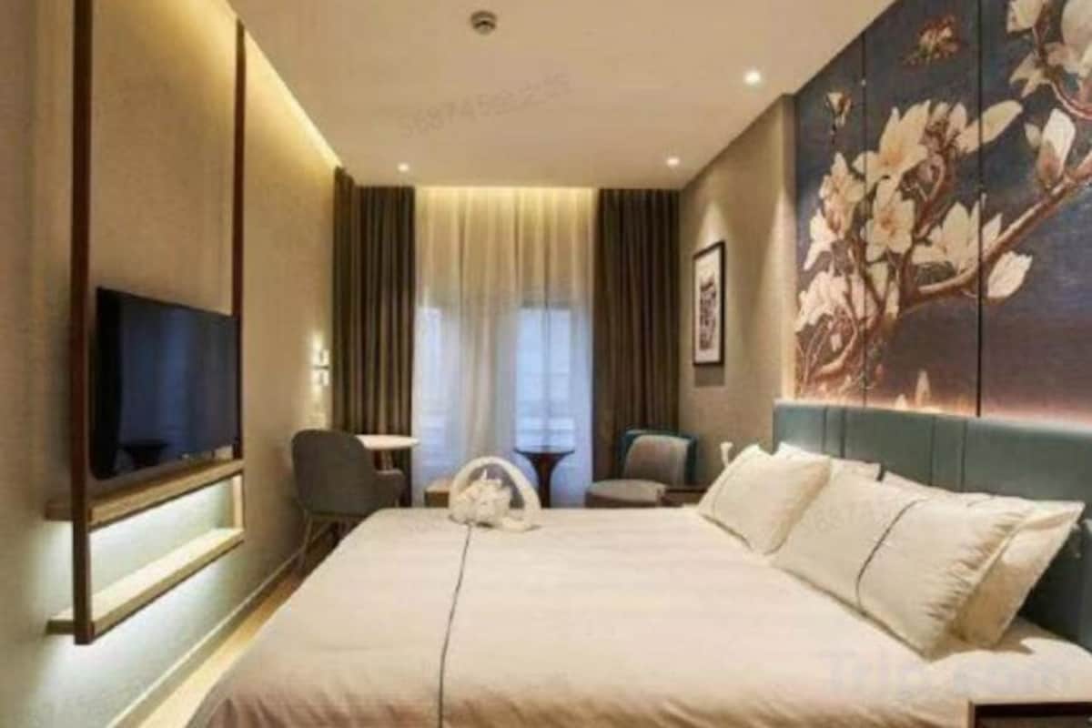 Handicapped-Friendly Double Room