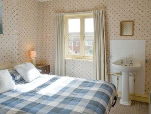 5 quartos, Wi-Fi de cortesia, roupa de cama