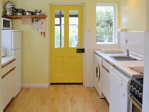 Dishwasher, high chair, cookware/dishes/utensils - 5 bedroom accommodation in Mundesley (Mundesley)