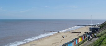 5 bedroom accommodation in Mundesley