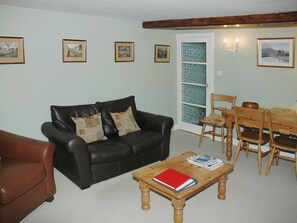 Living area - 2 bedroom accommodation in near Rosthwaite (near Rosthwaite)