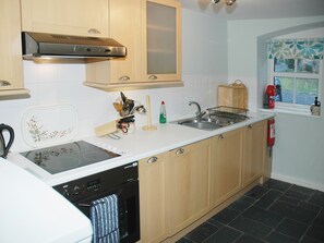 Cookware/dishes/utensils - 2 bedroom accommodation in near Rosthwaite (near Rosthwaite)