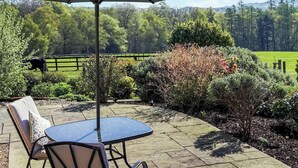 Outdoor dining - Three The Old Stables (Knitsley, near Lanchester)
