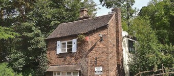 This 300 year old period property is a perfect touring base.