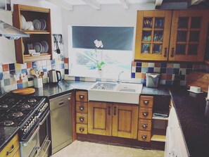 Dishwasher - This 300 year old period property is a perfect touring base. (Coalport, near Ironbridge)