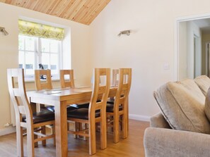 Dining - 3 bedroom accommodation in Southrop, near Lechlade (Southrop, near Lechlade)