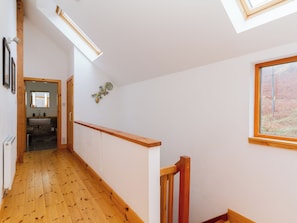 Interior - 4 bedroom accommodation in Carbost (Carbost)