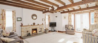 4 bedroom accommodation in Thornton-Le-Dale, near Pickering